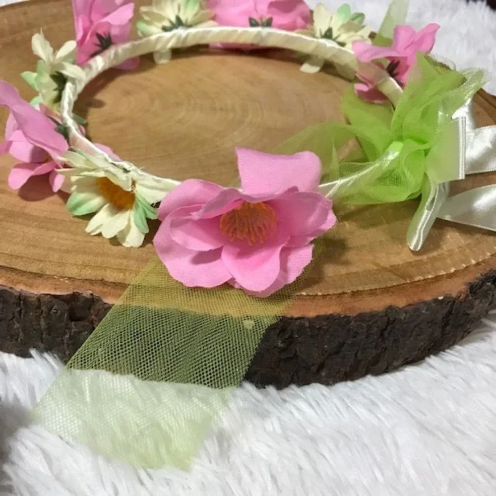 NWOT Tinkerbell Floral Tiara & Tinkerbell Tulip Blush & Gloss Set